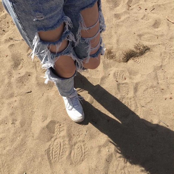 Meet your Posher, Léa - Picture 1 of 1